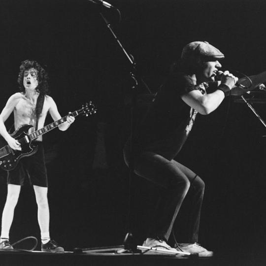 AC/DC 1980 Angus Young and Brian Johnson (Photo by Chris Walter/WireImage)