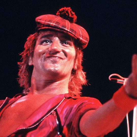 Rod Stewart performs on stage at Ahoy on 12th November 1980 in Rotterdam, Netherlands. (Photo by Rob Verhorst/Redferns)