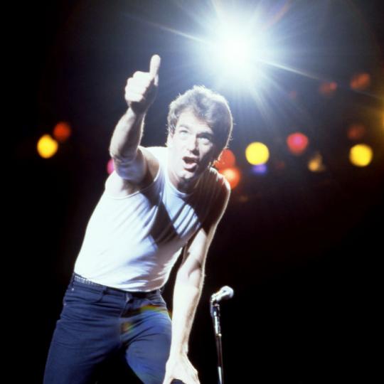 American singer Huey Lewis of the group Huey Lewis and the News sings on stage on July 5, 1984 at the Pine Know Theatre in Clarkston, Michigan. (Photo by Ross Marino/Getty Images)