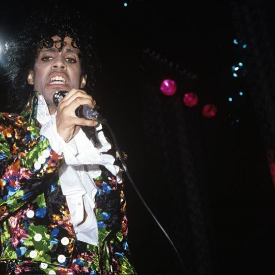 LOS ANGELES - JULY 26 : Singer song-writer and musician Prince performs at the Hollywood Palace to promote the opening of his film 'Purple Rain' on July 26, 1985 in Los Angeles, California. (Photo by Sherry Rayn Barnett /Michael Ochs Archives/Getty Images) 