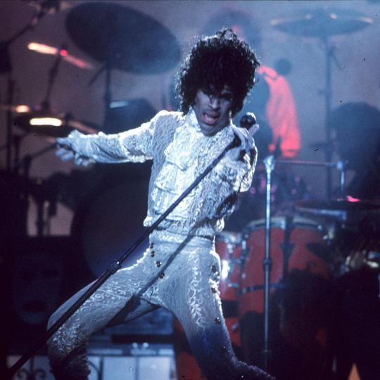 INGLEWOOD, CA - FEBRUARY 19: Prince performs live at the Fabulous Forum on February 19, 1985 in Inglewood, California. (Photo by Michael Ochs Archives/Getty Images) 