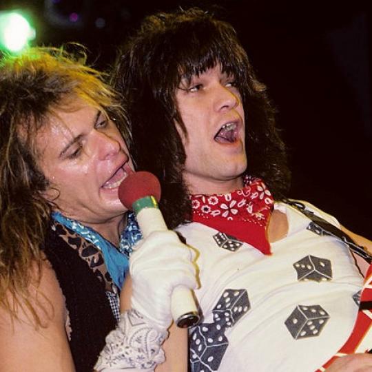 (MANDATORY CREDIT Ebet Roberts/Getty Images) David Lee Roth and Eddie Van Halen of Van Halen performing in New Haven, Connecticut on March 24, 1984. (Photo by Ebet Roberts/Redferns)