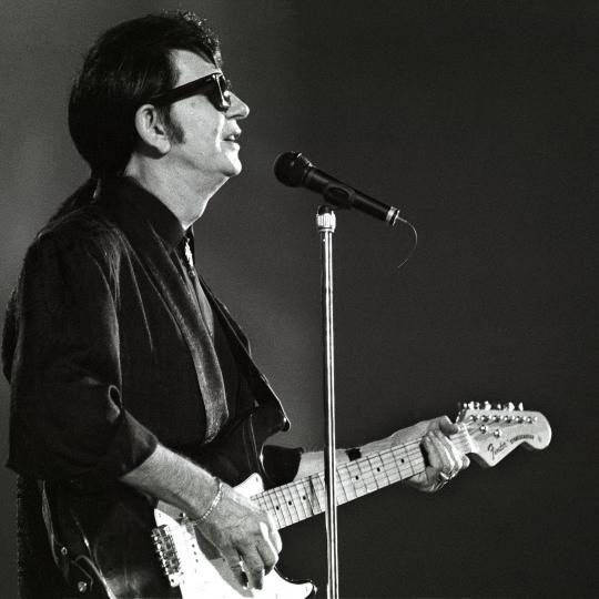 Roy Orbison in one of his final performances in 1988.