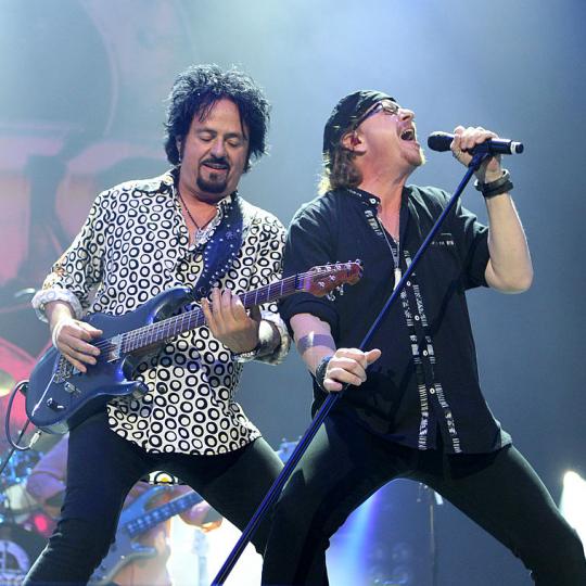 L-R: Toto's Steve Lukather and Joseph Williams