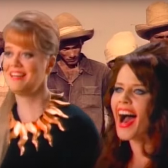 Cindy Wilson and Kate Pierson in the "Roam" video