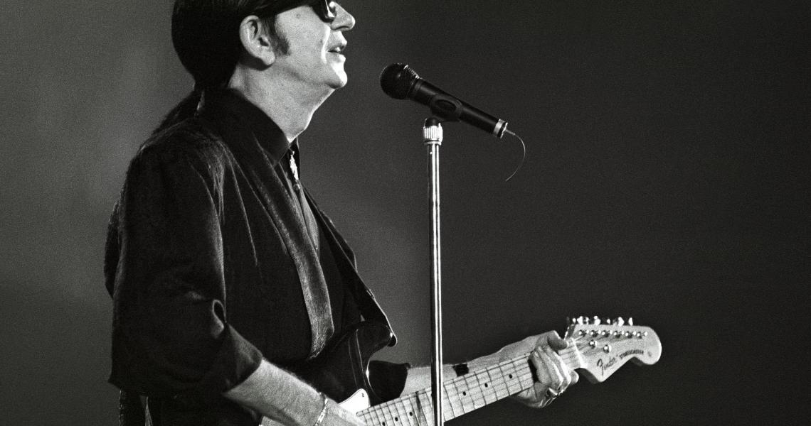 Roy Orbison in one of his final performances in 1988.