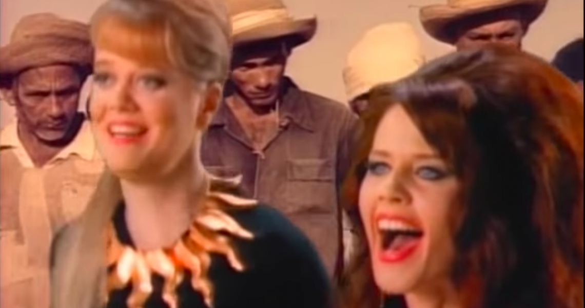 Cindy Wilson and Kate Pierson in the "Roam" video